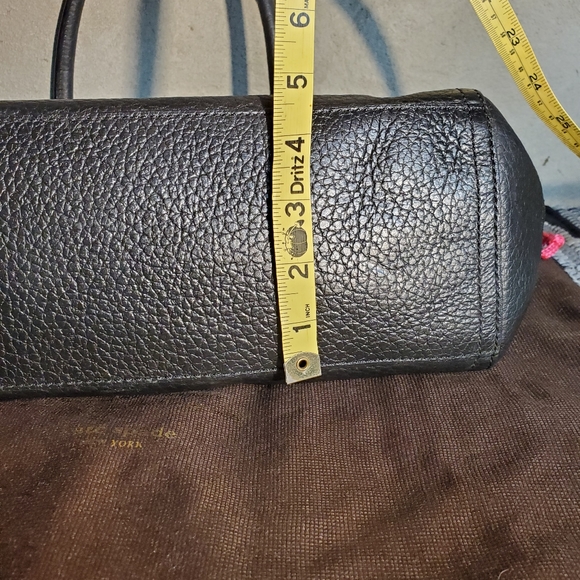 Kate Spade black leather handbag EUC with storage bag - Picture 6 of 9